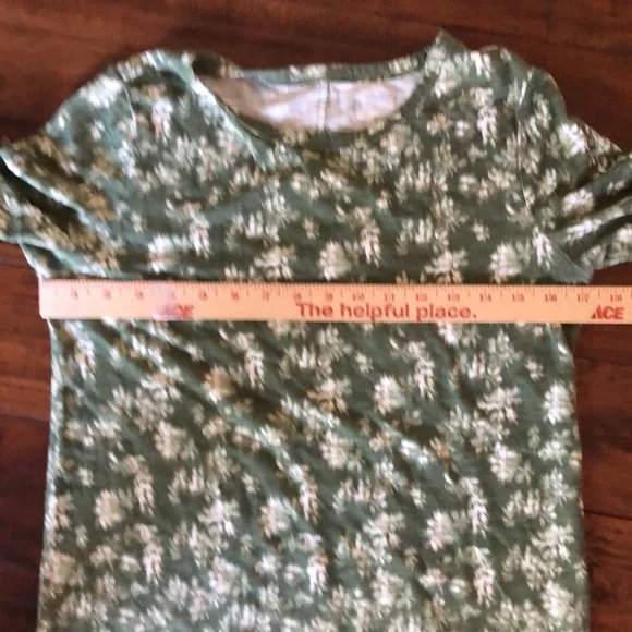 Banana Republic | women’s Malibu tee green and white floral - Picture 5 of 8